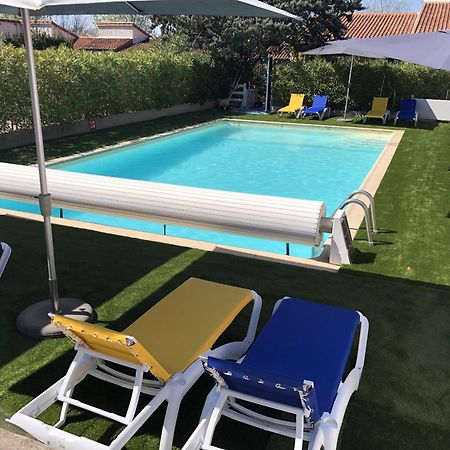 איגוס-מורטס Hotel Des 4 Vents "Esprit Camargue" מראה חיצוני תמונה