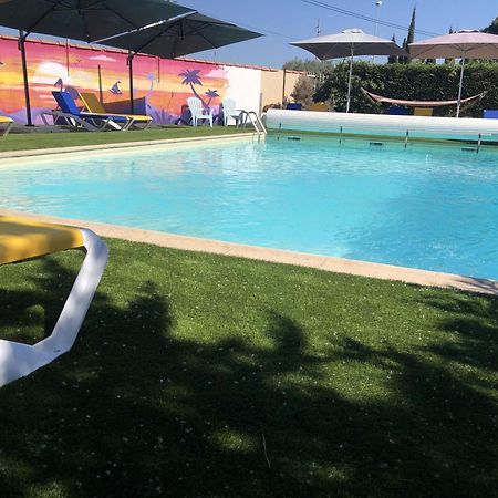 איגוס-מורטס Hotel Des 4 Vents "Esprit Camargue" מראה חיצוני תמונה