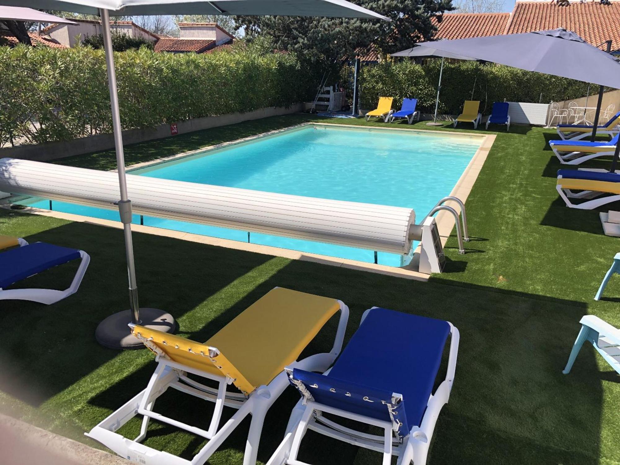 איגוס-מורטס Hotel Des 4 Vents "Esprit Camargue" מראה חיצוני תמונה