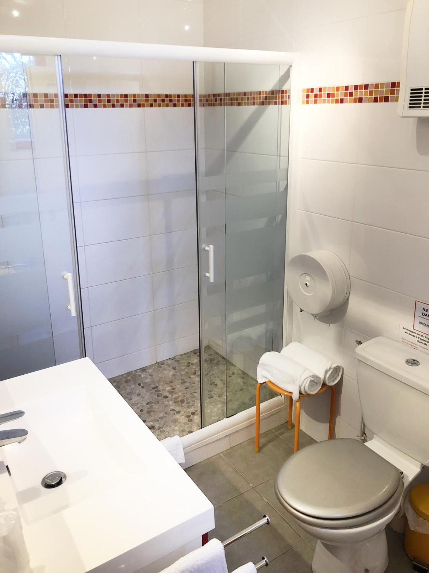 איגוס-מורטס Hotel Des 4 Vents "Esprit Camargue" מראה חיצוני תמונה