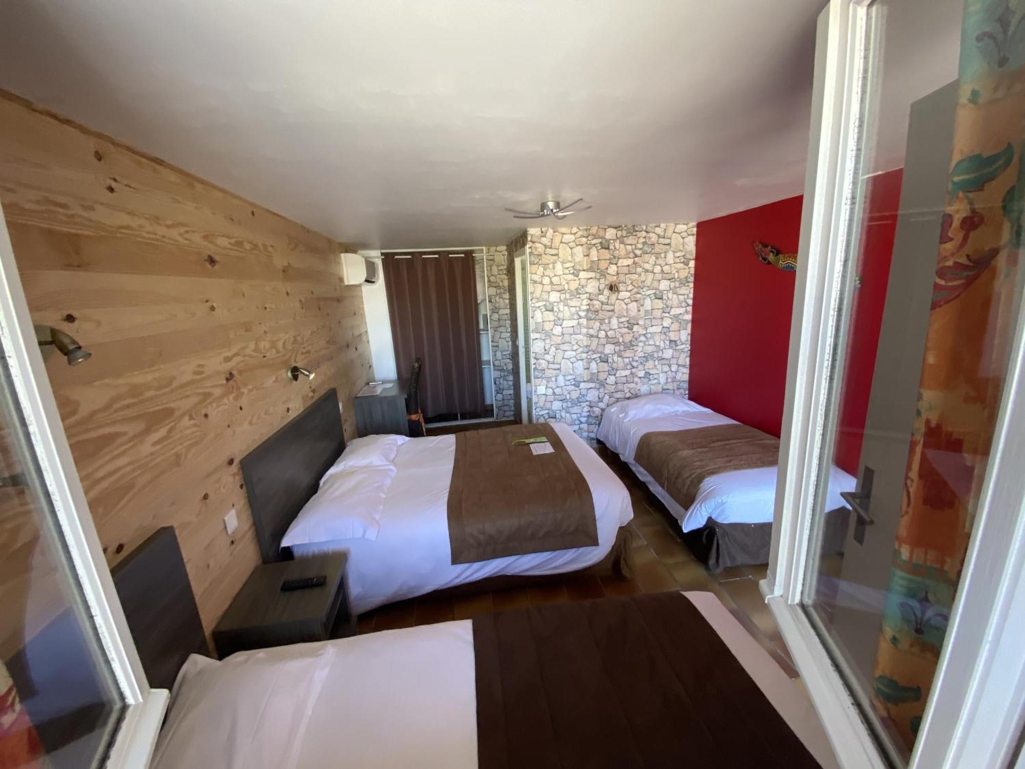 איגוס-מורטס Hotel Des 4 Vents "Esprit Camargue" חדר תמונה