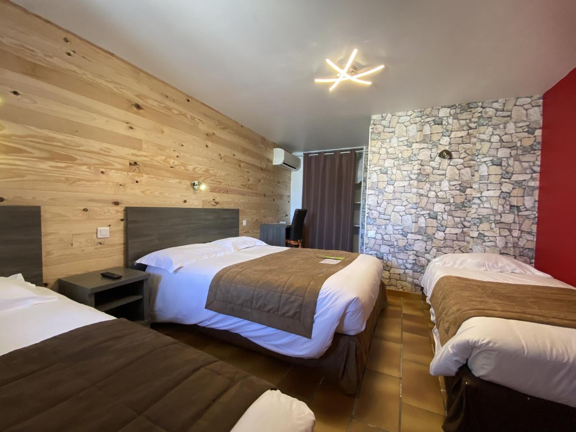 איגוס-מורטס Hotel Des 4 Vents "Esprit Camargue" חדר תמונה