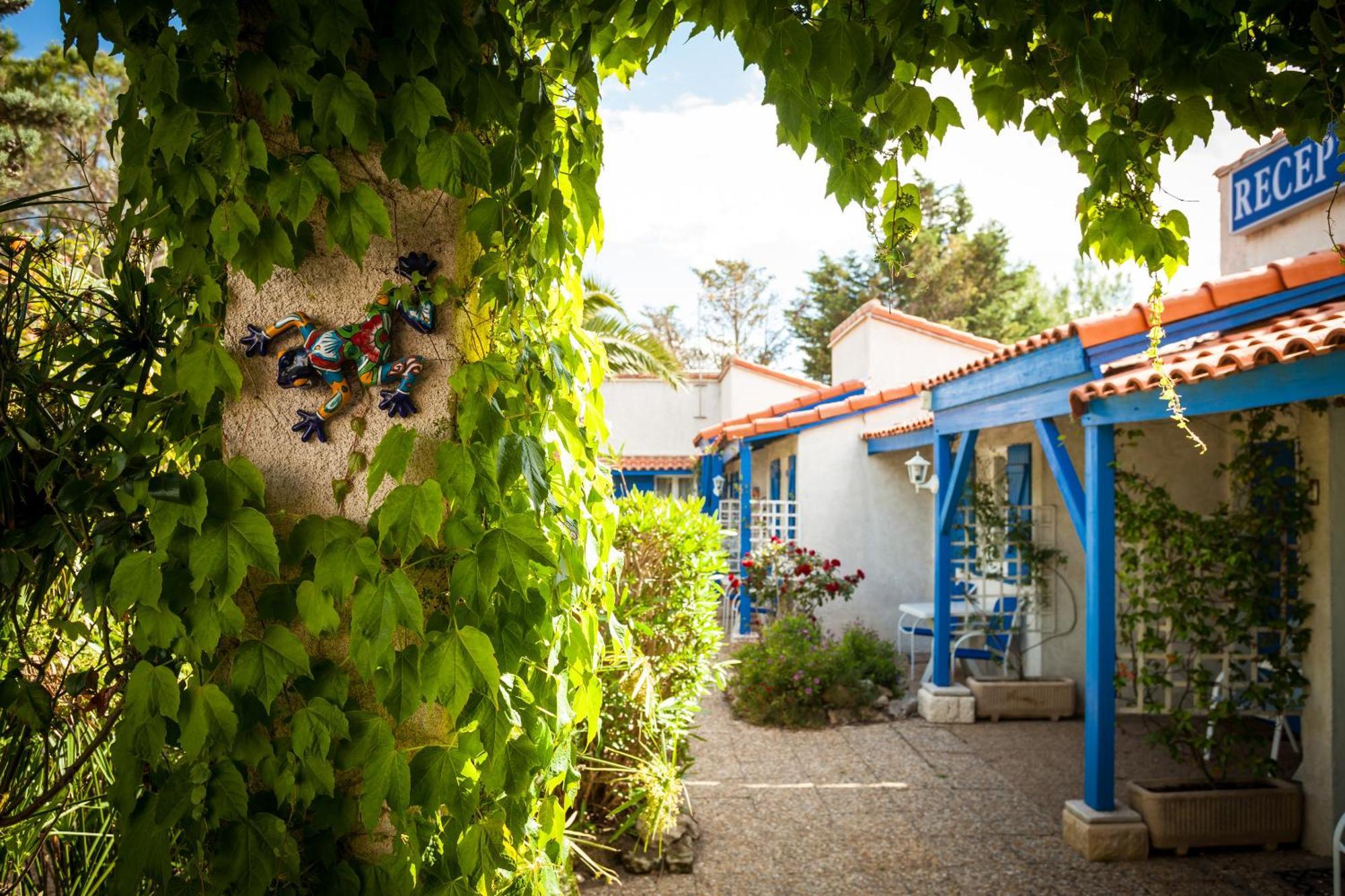 איגוס-מורטס Hotel Des 4 Vents "Esprit Camargue" מראה חיצוני תמונה