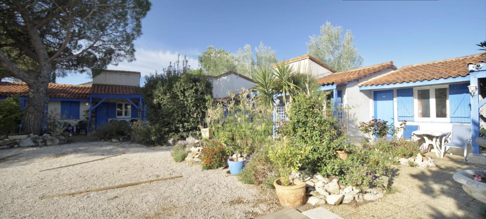 איגוס-מורטס Hotel Des 4 Vents "Esprit Camargue" מראה חיצוני תמונה