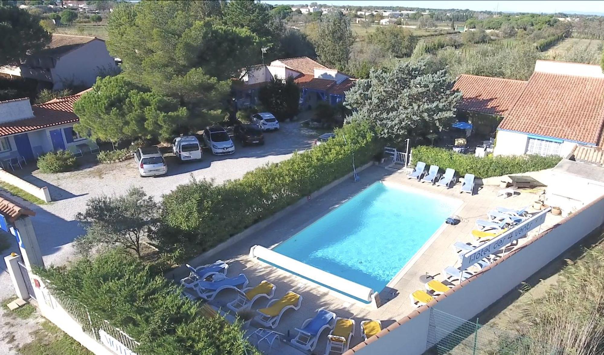 איגוס-מורטס Hotel Des 4 Vents "Esprit Camargue" מראה חיצוני תמונה
