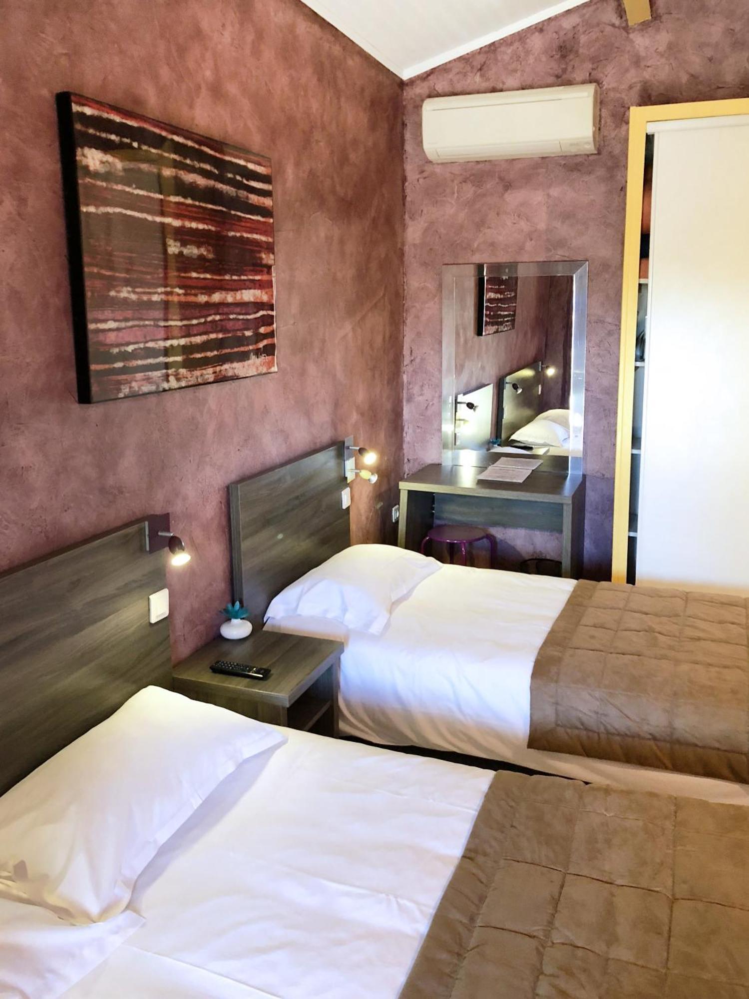 איגוס-מורטס Hotel Des 4 Vents "Esprit Camargue" מראה חיצוני תמונה