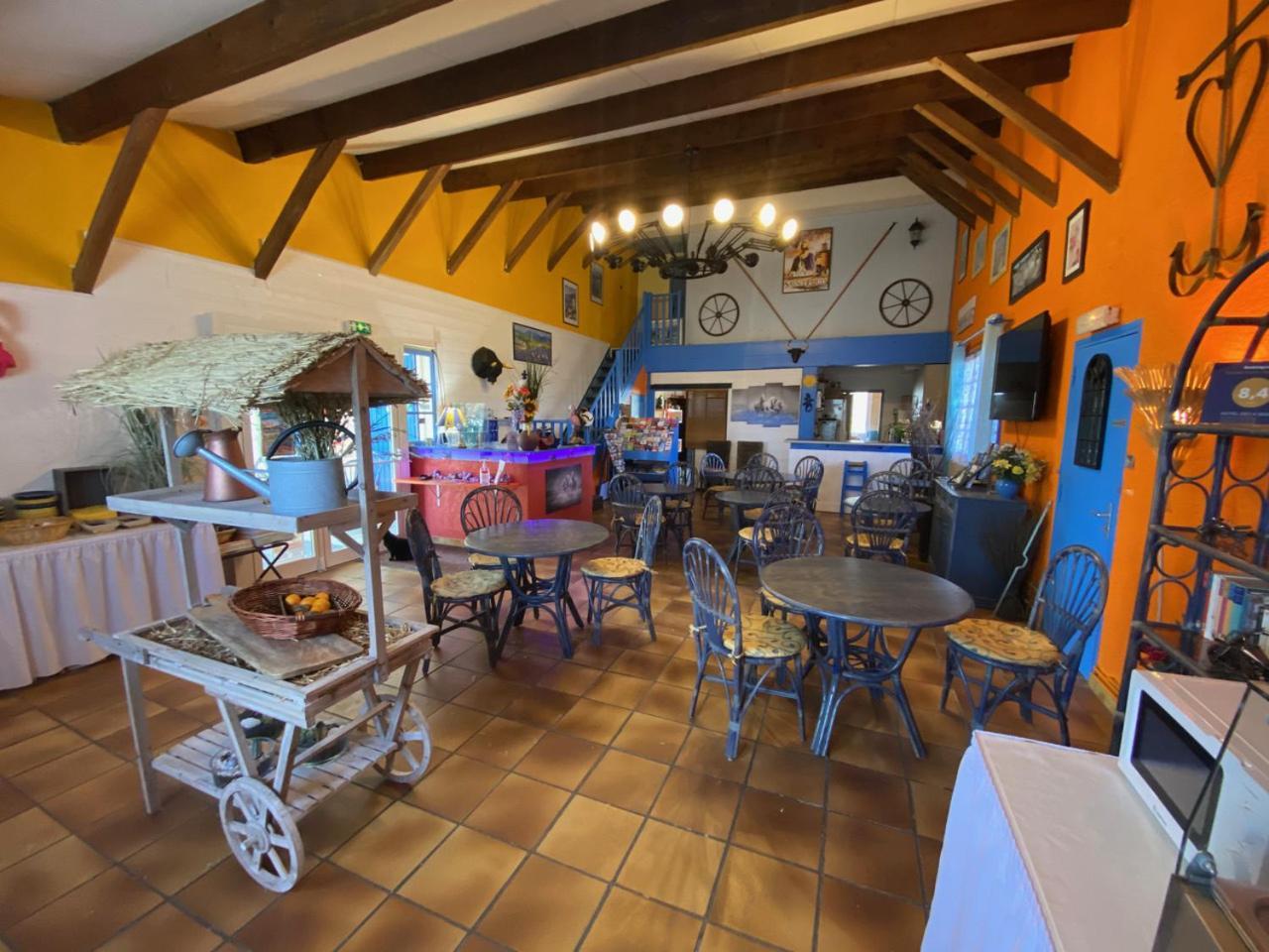 איגוס-מורטס Hotel Des 4 Vents "Esprit Camargue" מראה חיצוני תמונה