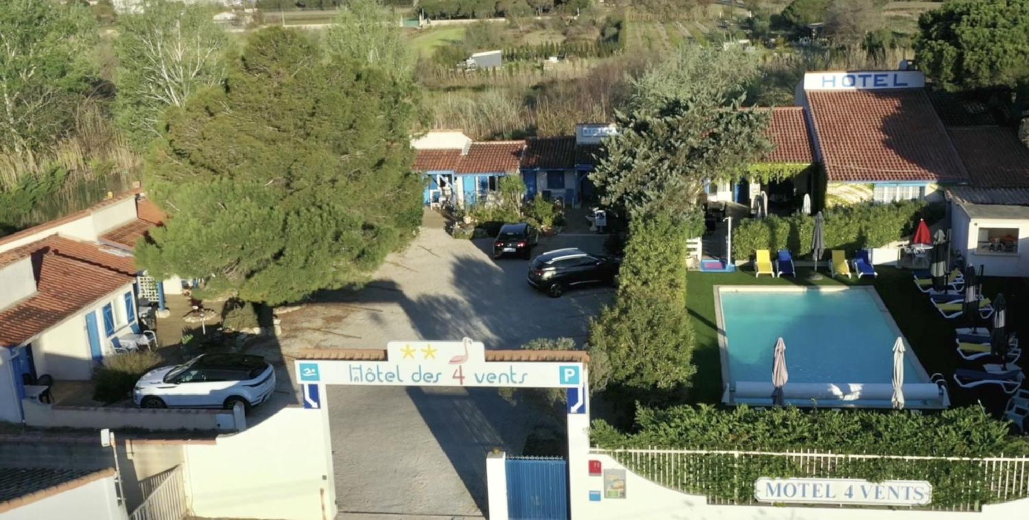 איגוס-מורטס Hotel Des 4 Vents "Esprit Camargue" מראה חיצוני תמונה